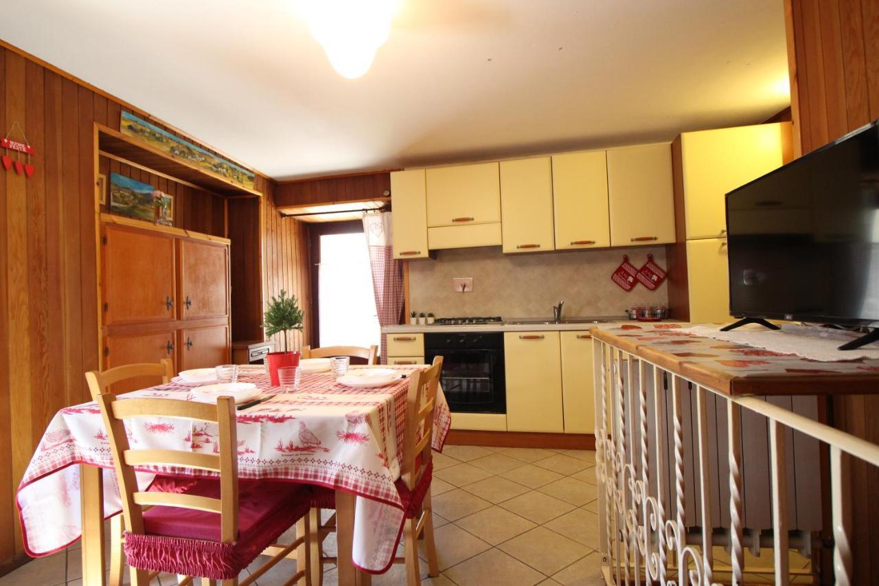 Lo Stambecco Holiday Apartment - Affitti Brevi Italia Brusson Εξωτερικό φωτογραφία
